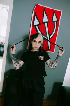CAMISETA BRUTAL KILL FEMININA LONE - PRETO - comprar online