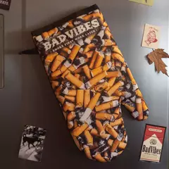 LUVA DE COZINHA BAD VIBES - BITUCA DE CIGARRO