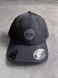 BONE OAKLEY LOGO BOX DRI FIT - PRETO/CINZA na internet