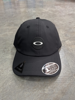 BONE OAKLEY LOGO BOX DRI FIT - PRETO/BRANCO na internet