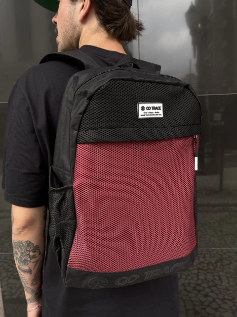 MOCHILA GO TRACK MESH - PRETO/VINHO - comprar online