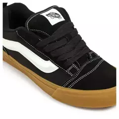 TENIS VN KNU SKOOL BLACK WHITE LATEX - IMPORTADO