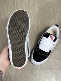 TENIS VANS KNU SKOOL BLACK TRUE WHITE - PRETO na internet