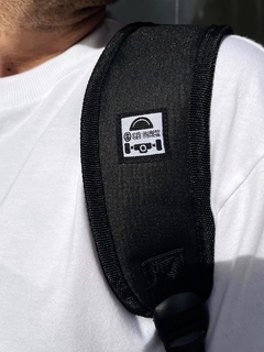 MOCHILA GO TRACK B&W - PRETO/VINHO - Agacê Store
