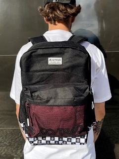 MOCHILA GO TRACK B&W - PRETO/VINHO na internet