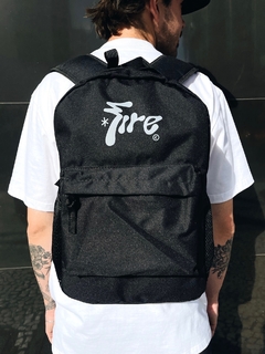 MOCHILA STAR LETTERING FIRE - PRETO - comprar online