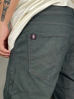 CALÇA INDEPENDENT SARJA REAT CONFORT GRIND PANT - VERDE ESCURO - Agacê Store