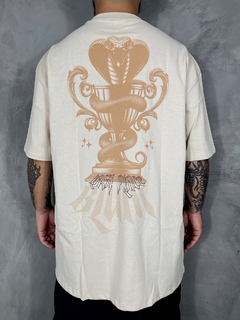 CAMISETA BLUNT ESPECIAL OVER VIPER - CREME na internet