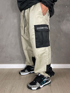 CALÇA DC SHOES OUTILINE CARGO TACTEL ORIGINAL - BEGE PRETO