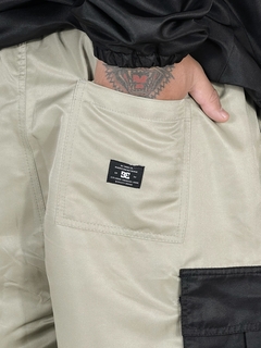 CALÇA DC SHOES OUTILINE CARGO TACTEL ORIGINAL - BEGE PRETO - Agacê Store