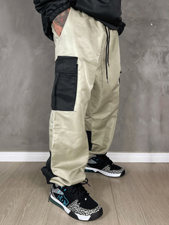 CALÇA DC SHOES OUTILINE CARGO TACTEL ORIGINAL - BEGE PRETO na internet
