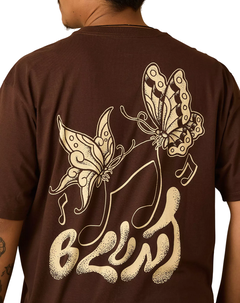 CAMISETA BLUNT PLUS-SIZE TUNE - MARROM - loja online