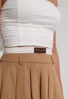 Shorts Saia Renata na internet