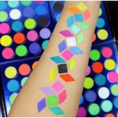 Paleta x 24 Sombras - City of Neon Lights Rude Cosmetics en internet