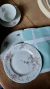 Lotecito cajón verde con: plato entrada 16 cm , plato postre 19 cm , servilleta y dúo café Verbano. Producto sin envio. - comprar online