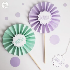 Roseta de Papel con Nombre y palito, 15cm. Personalizada