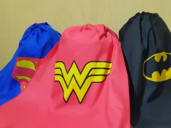 Mochila saco com capa lembrancinha para festa de aniversário na internet