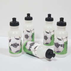  mochila + squeeze  futebol lembrancinha para festa de aniversário