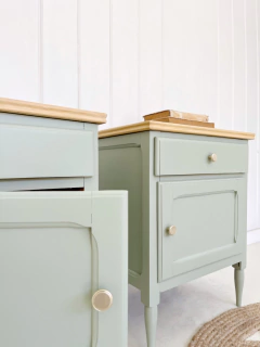 Mesitas de luz ~ Catalina~