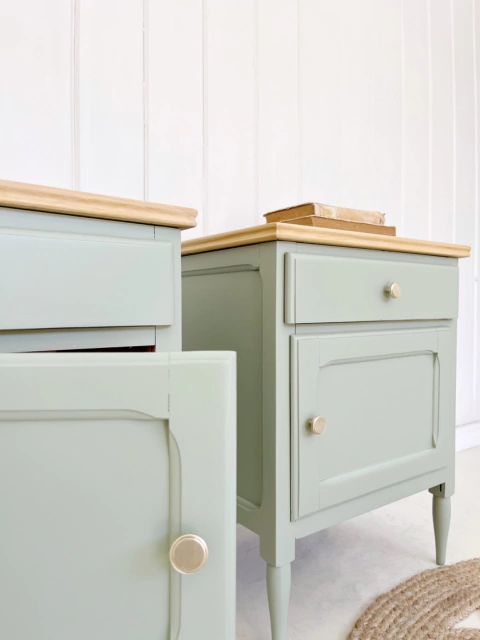 Mesitas de luz ~ Catalina~