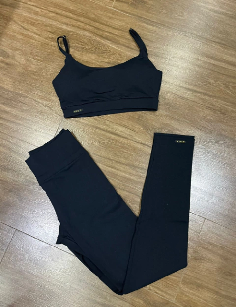 CONJUNTO PALOME CALÇA LEGGING E TOP CLASSICO PRETO
