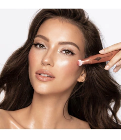 Charlotte Tilbury beauty highlighter wand en internet