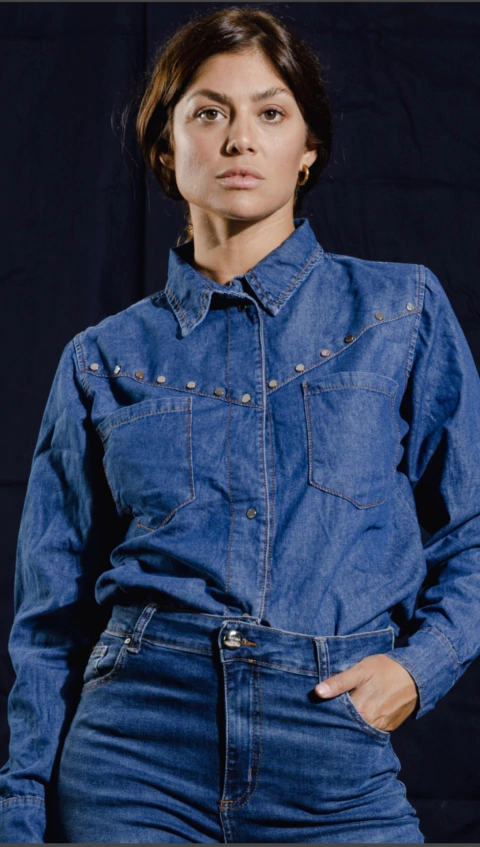 CAMISA IMAGEN CON TACHAS