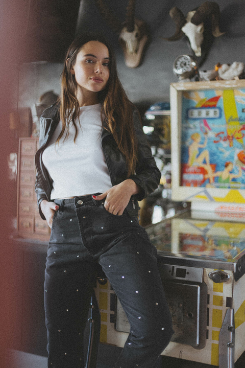 DENIM SELVEG MOM RIGIDO TACHAS