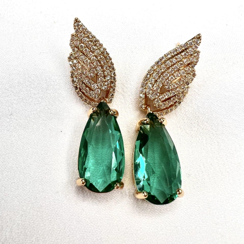 Brinco Médio Asas Cravejada e gota verde claro no dourado - comprar online