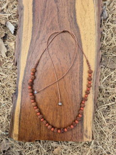 S. De rudraksha y jaspe rojo en internet