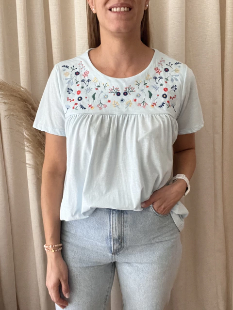 Remera Bordada Nuria - Paloma Clothes