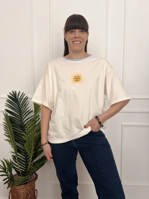 Remera Bordada Sol de Mayo