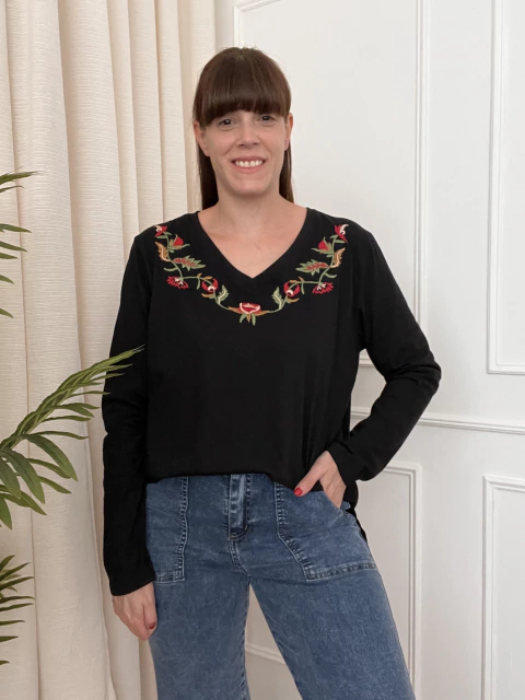 Remera Bordada Noelia