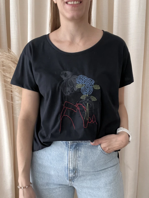 Remera Bordada Gilda - comprar online