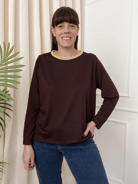 Remera Camelia