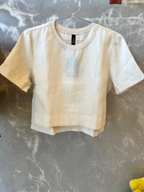 BLUSA CROPPED LINHO NATURAL COM RETILINEA - comprar online