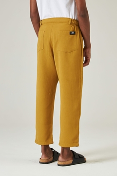 Calça Straight Reverie Mustard - comprar online