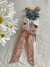 Fotoproducto de moño astromelia en off white, beige, rosa y azul