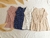 4 de las 5 variantes del Vestido savernake: rosa con bordó, azul con off white, beige con rosa y off white con gris