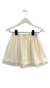 Pollera de nena confeccionada en tul plumetí color natural con forro de jersey de algodón y cintura con elástico. 