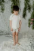 Remera Geranio, manga ranglan off white con costura a contratono verde, y short Morus con rayas verde