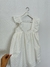 Foto producto de la espalda del vestido Rambutian confeccionado en broderie off white.