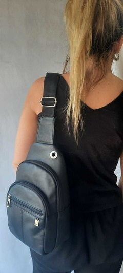 Mochila cruzada negra