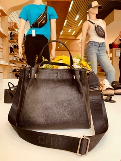 Cartera con dos manijas Lucy