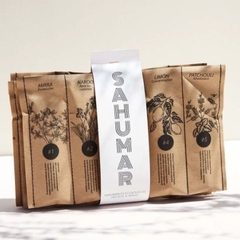 SAHUMAR / PACK 25 AROMAS ESENCIALES DE SAHUMERIOS ECOLÓGICOS + 2 BASES DE CERAMICA