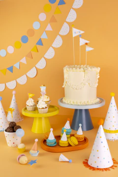 TOPPERS DOCES/ CUPCAKES PARABÉNS FRANJAS - TEM FESTEJO