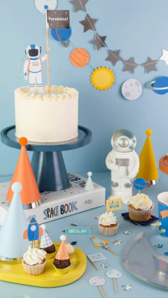 TOPO DE BOLO ASTRONAUTA na internet