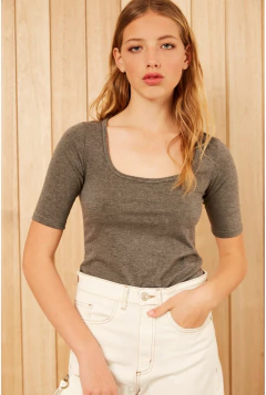 Remera NOAH (gris) - comprar online