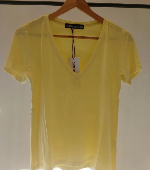 Remera Living California (Amarillo)