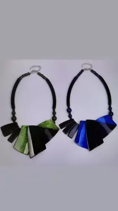 collar Isis